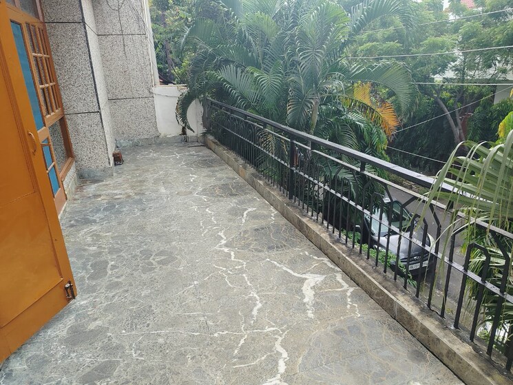 Balcony, sector 40 3 Bedroom 2500 Sq.Ft. Builder Floor In Sector 40 Noida 9160984