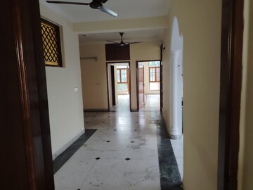 Room in 3 BHK Builder Floor at Sector 40 – for Rent