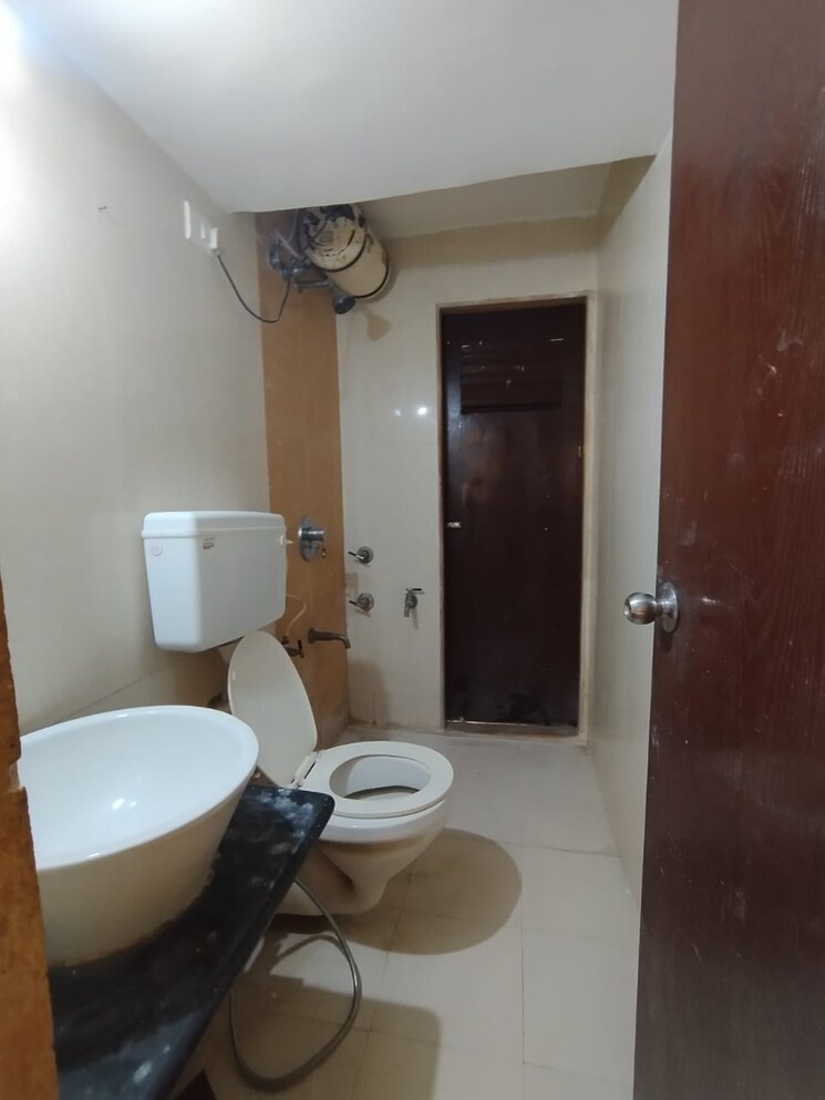 Bathroom, runwal-garden-city 3 Bedroom 1250 Sq.Ft. Apartment In Balkum Pada Thane 9160986