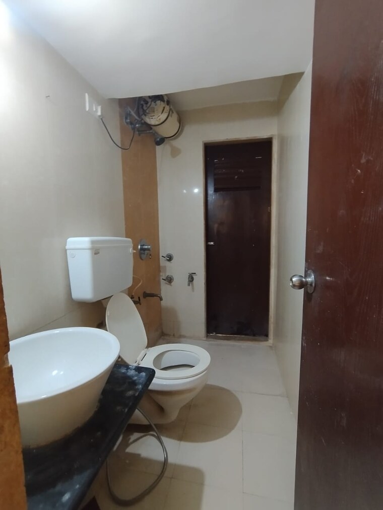 Bathroom, runwal-garden-city 3 Bedroom 1250 Sq.Ft. Apartment In Balkum Pada Thane 9160986
