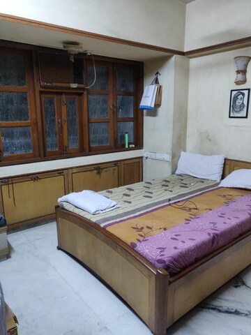 Bedroom in 4 BHK Apartment at Meenakshi Apartment, Goregaon East – for Rent