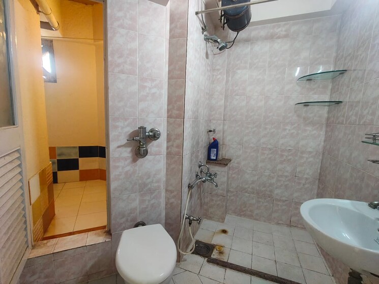 Bathroom, new rajinder nagar 3 Bedroom 1912 Sq.Ft. Builder Floor In New Rajinder Nagar Delhi 9161066