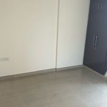 Room in 2.5 BHK Apartment at Nirala Aspire Plaza, Panchsheel Green – for Sale
