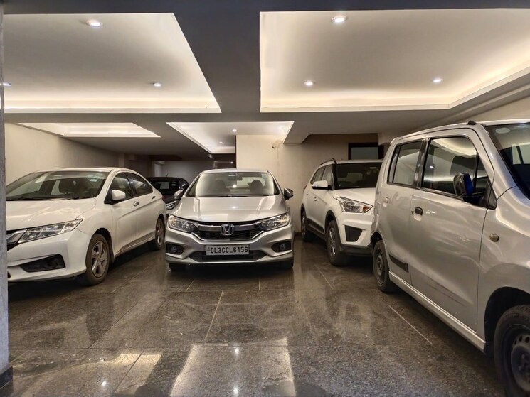  Parking, south extension ii 3 Bedroom 200 Sq.Yd. Builder Floor In South Extension ii Delhi 9161114