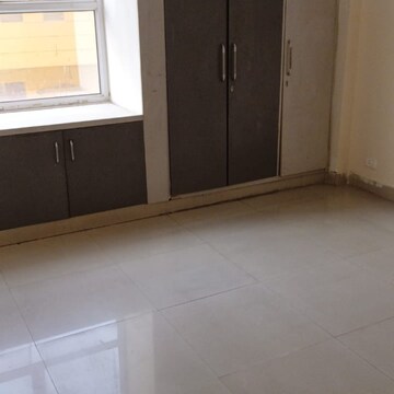 Room in 2.5 BHK Apartment at Panchsheel Greens II, Panchsheel Green – for Sale