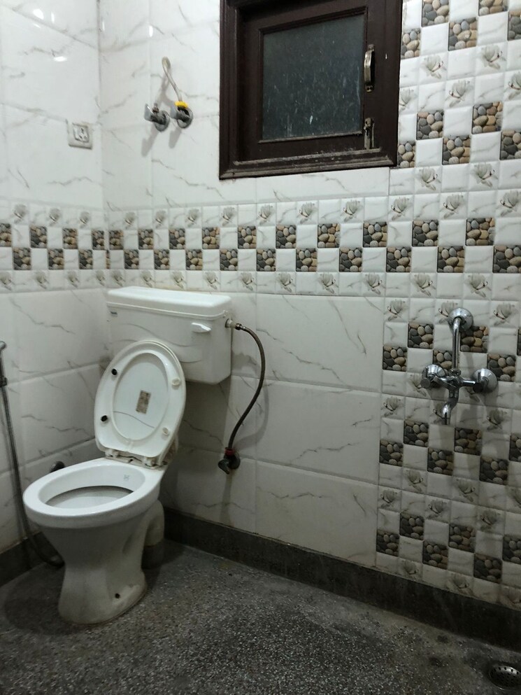 Bathroom, chattarpur 1 Bedroom 450 Sq.Ft. Builder Floor In Chattarpur Delhi 9161161