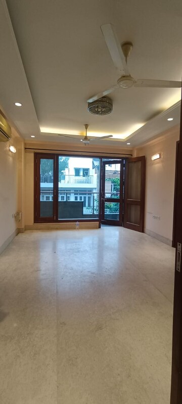 Room in 3 BHK Builder Floor at Greater Kailash I – for Rent