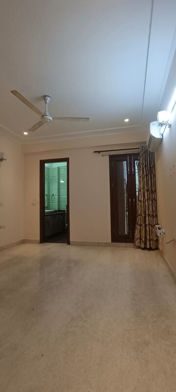 Room in 3 BHK Builder Floor at Greater Kailash I – for Rent