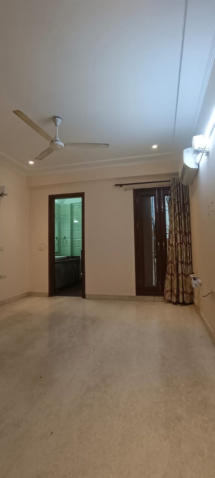 Room, greater kailash i 3 Bedroom 208 Sq.Yd. Builder Floor In Greater Kailash I Delhi 9161177