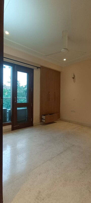 Room in 3 BHK Builder Floor at Greater Kailash I – for Rent