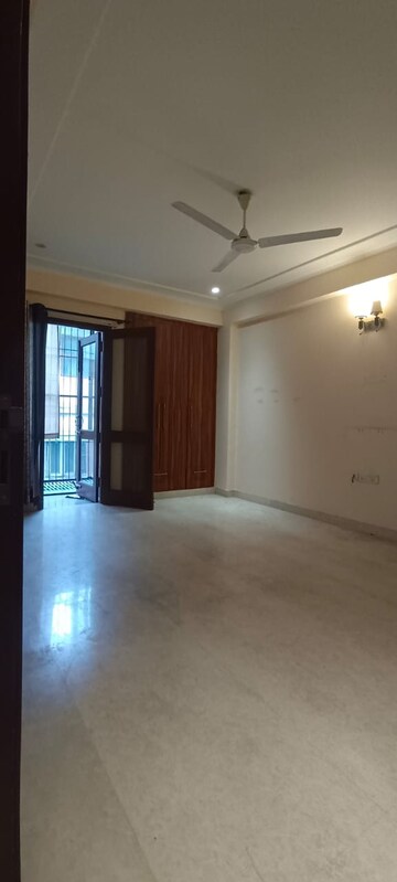 Room in 3 BHK Builder Floor at Greater Kailash I – for Rent