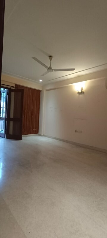 Room in 3 BHK Builder Floor at Greater Kailash I – for Rent