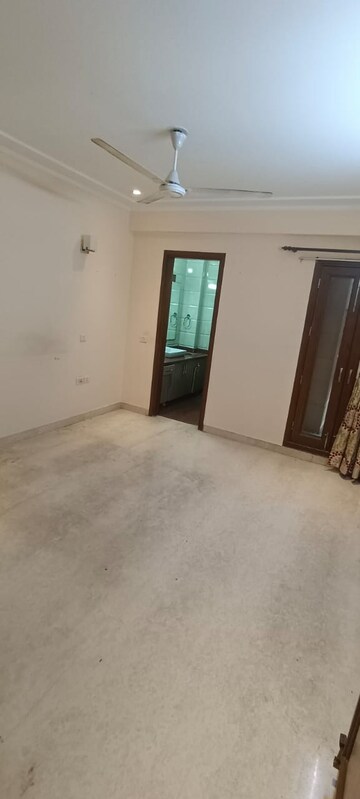 Room in 3 BHK Builder Floor at Greater Kailash I – for Rent