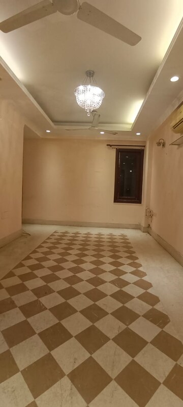 Room in 3 BHK Builder Floor at Greater Kailash I – for Rent