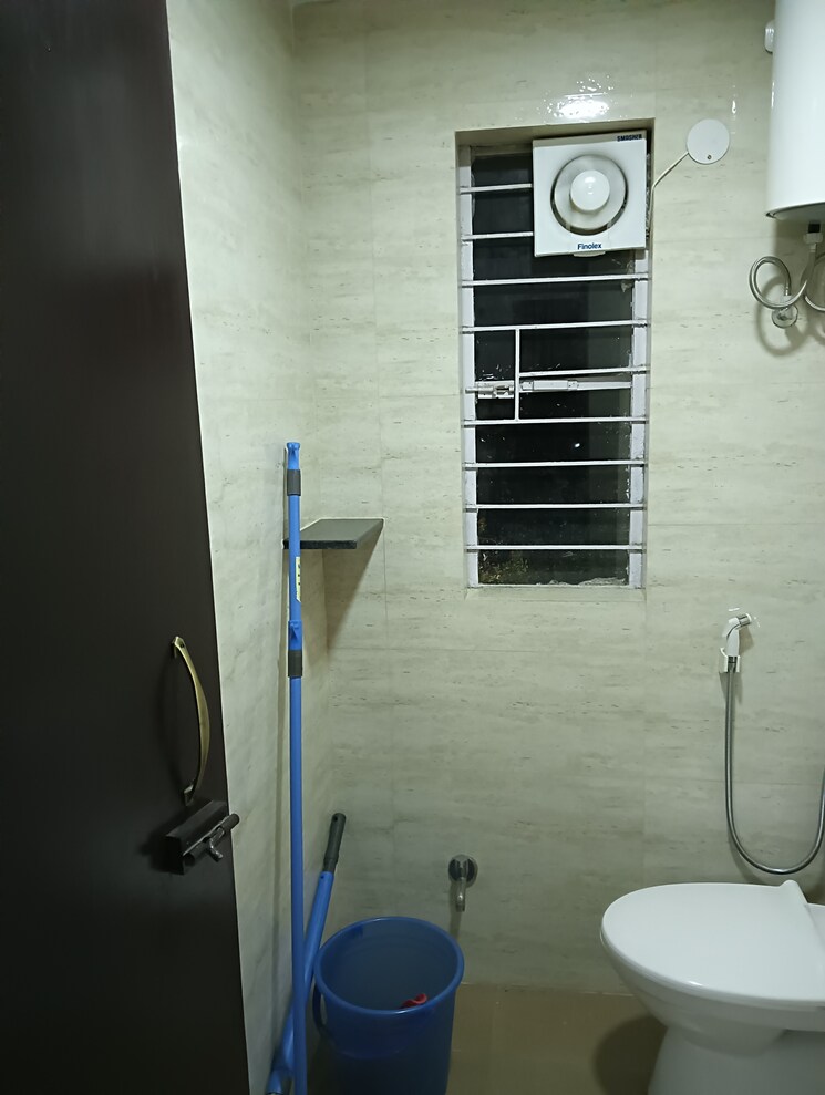 Attached Bathroom, pioneer-park-araya 1 RK 250 Sq.Ft. Apartment In Sector 62 Gurgaon 9161152