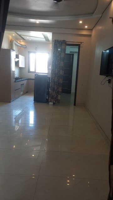 Room in 3 BHK Builder Floor at Sunshine Enclave, Vip Road – for Rent
