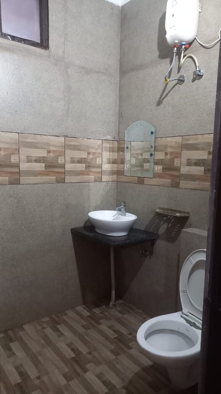 Bathroom, sunshine-enclave 3 Bedroom 1225 Sq.Ft. Builder Floor In Vip Road Zirakpur 9161167
