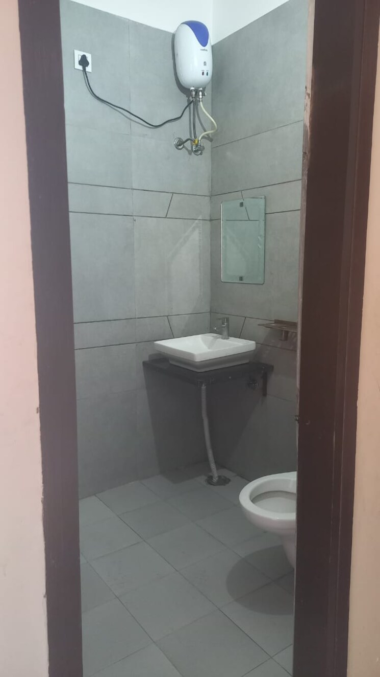 Bathroom, sunshine-enclave 3 Bedroom 1225 Sq.Ft. Builder Floor In Vip Road Zirakpur 9161167