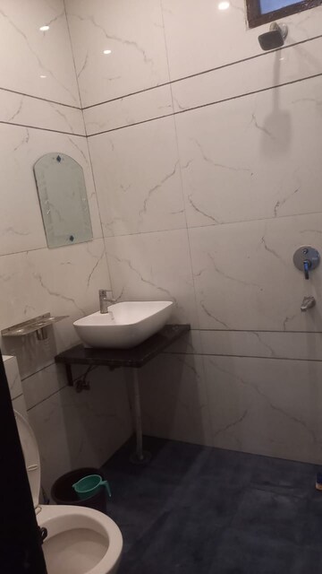 Bathroom in 3 BHK Builder Floor at Sunshine Enclave, Vip Road – for Rent