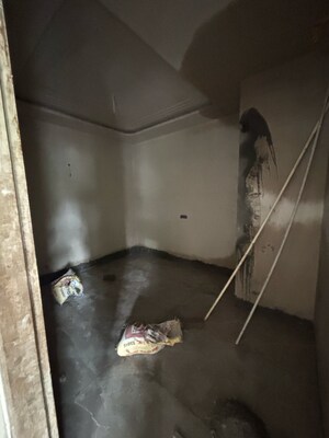 Furnished Amenities in 3 BHK Builder Floor at New Industrial Township 5 – for Sale