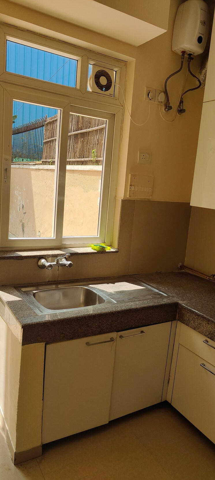 Kitchen, emaar-mgf-emerald-hills 4 Bedroom 1845 Sq.Ft. Apartment In Sector 65 Gurgaon 9161192