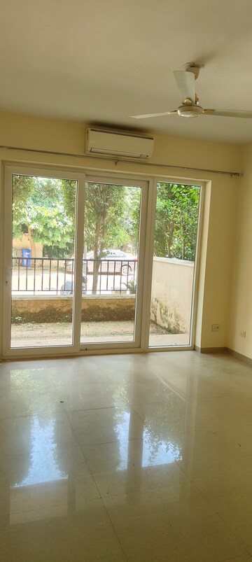 Room in 4 BHK Apartment at Emaar MGF Emerald Hills, Sector 65 – for Rent