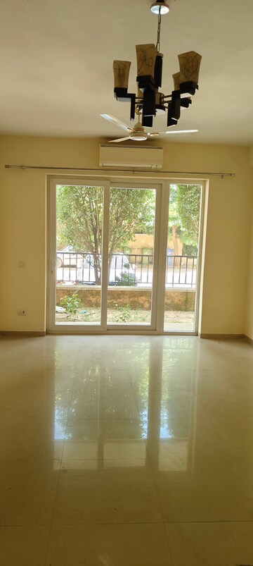 Room in 4 BHK Apartment at Emaar MGF Emerald Hills, Sector 65 – for Rent