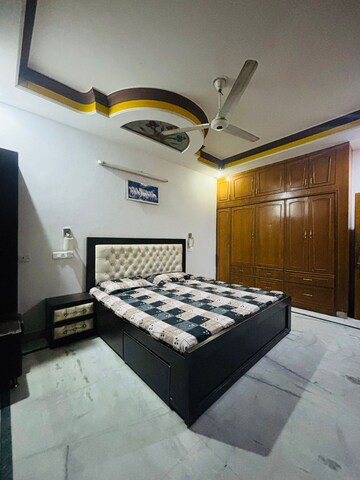 Bedroom in 3 BHK Builder Floor at Sector 21 – for Rent