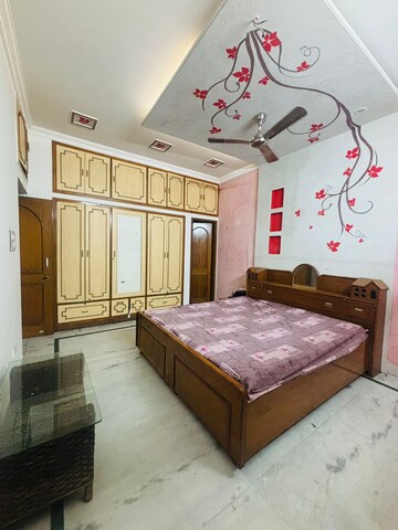 Bedroom in 3 BHK Builder Floor at Sector 21 – for Rent