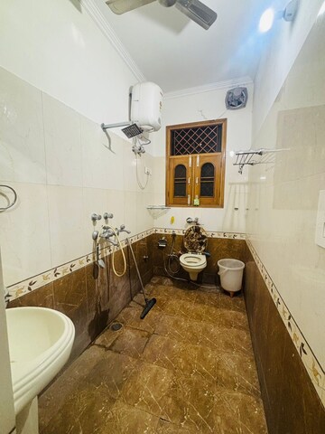 Bathroom in 3 BHK Builder Floor at Sector 21 – for Rent