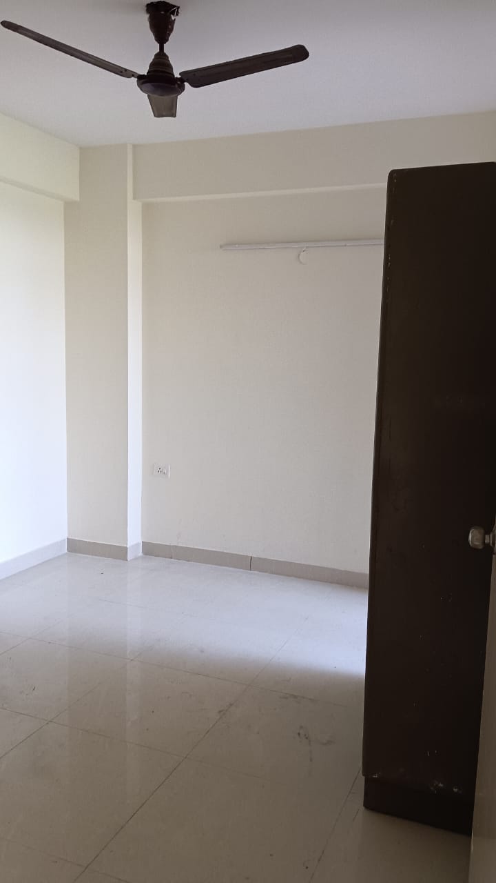 1 BHK + Extra Room Apartment For Rent in Signature Global Synera