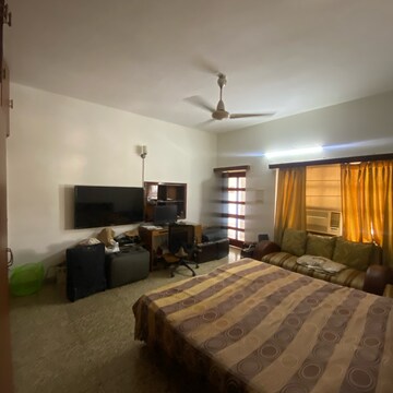 Bedroom in 3 BHK Apartment at Sector 8 – for Rent