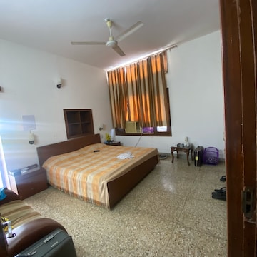 Bedroom in 3 BHK Apartment at Sector 8 – for Rent
