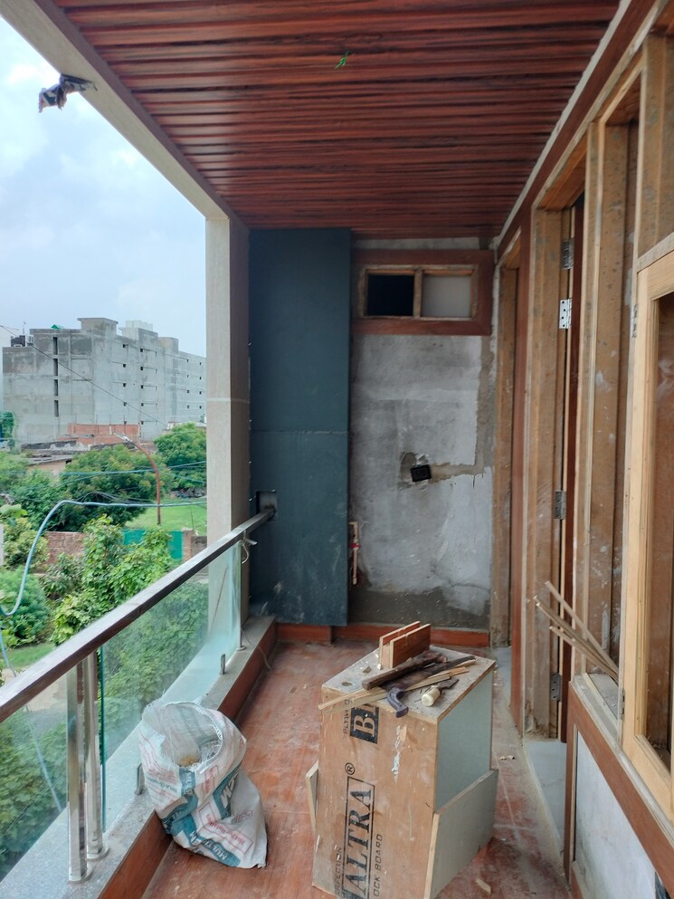 Balcony, knowledge park v greater noida 4 Bedroom 2200 Sq.Ft. Builder Floor In Knowledge Park V Greater Noida Greater Noida 9161282