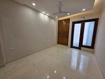 Room in 3 BHK Builder Floor at Defence Colony – for Sale