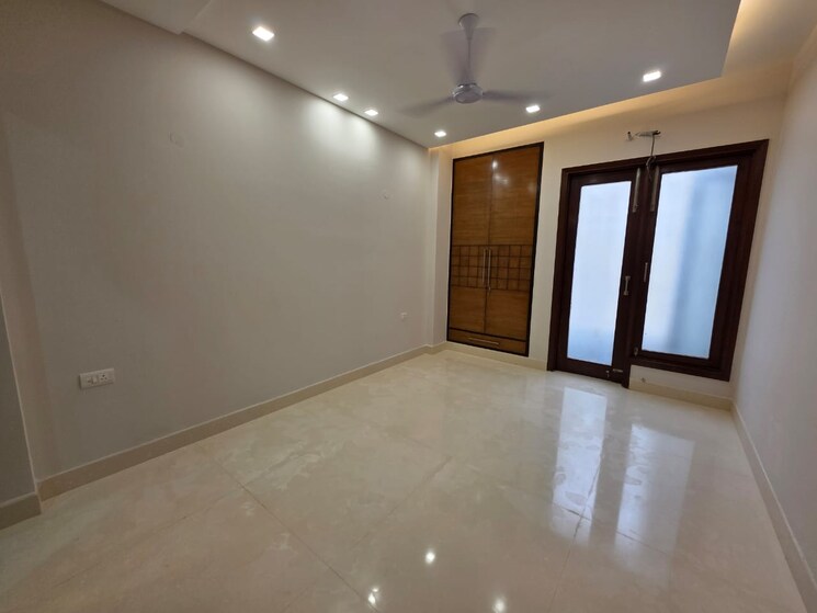 Room, defence colony 3 Bedroom 217 Sq.Yd. Builder Floor In Defence Colony Delhi 9161279