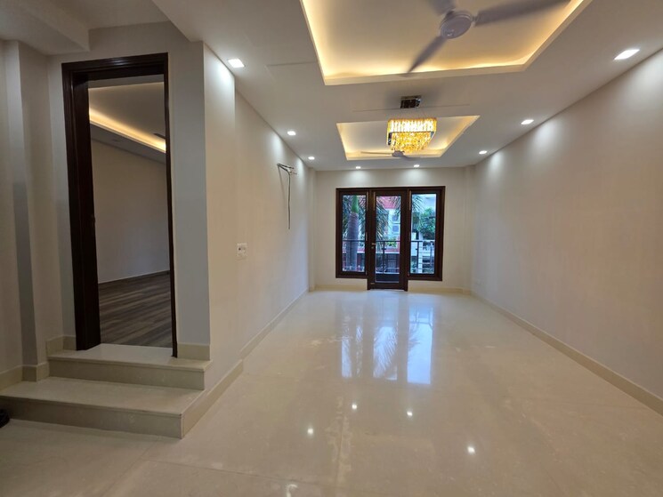 Room, defence colony 3 Bedroom 217 Sq.Yd. Builder Floor In Defence Colony Delhi 9161279