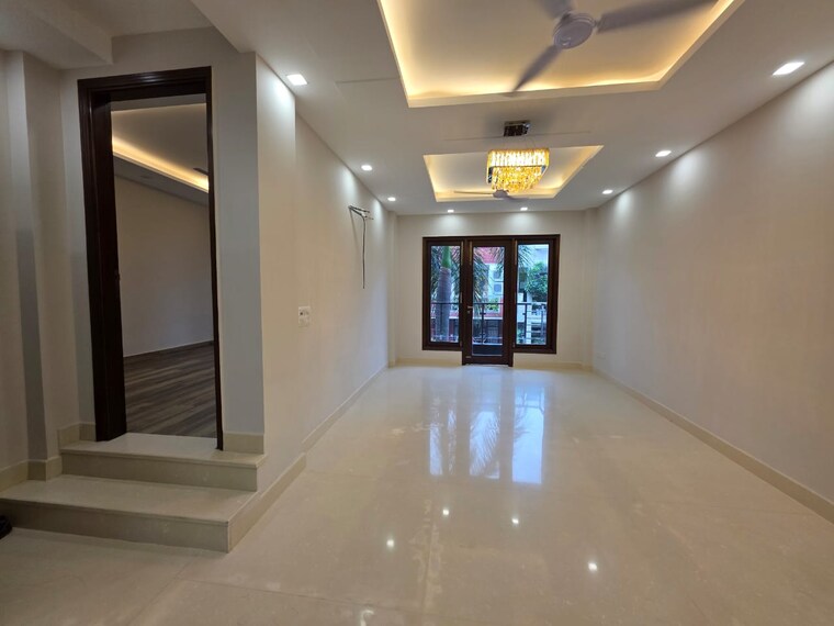 Room, defence colony 3 Bedroom 217 Sq.Yd. Builder Floor In Defence Colony Delhi 9161279