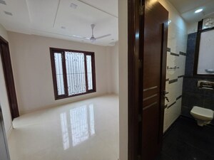 Room in 3 BHK Builder Floor at Defence Colony – for Sale