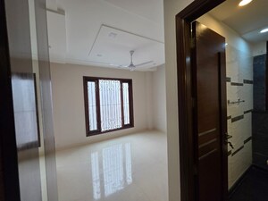 Room in 3 BHK Builder Floor at Defence Colony – for Sale