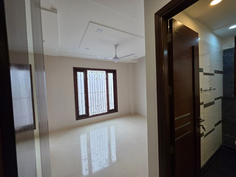 Room, defence colony 3 Bedroom 217 Sq.Yd. Builder Floor In Defence Colony Delhi 9161279