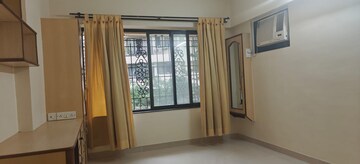 Room in 2.5 BHK Apartment at K Raheja Vihar, Powai – for Rent