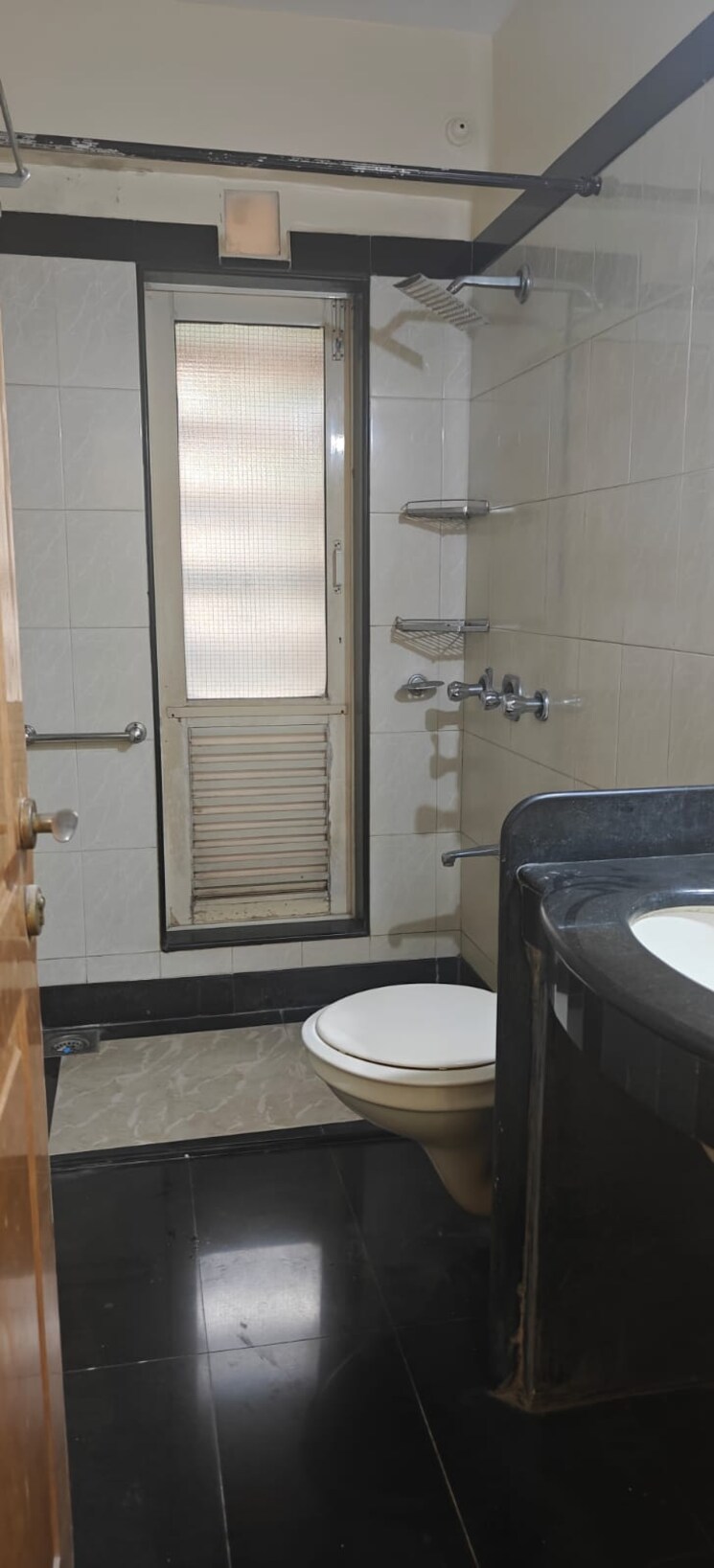 Bathroom, k-raheja-vihar 2.5 Bedroom 1100 Sq.Ft. Apartment In Powai Mumbai 9161287