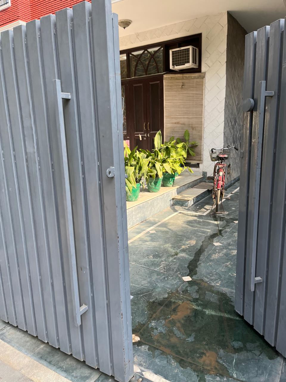 3 BHK + Pooja Room,Servant Room Builder Floor For Rent in Ansal Sushant Lok I