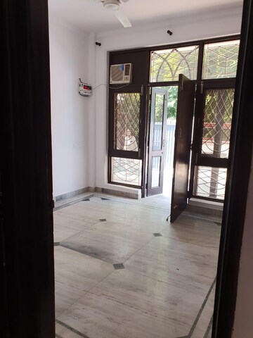 Room in 3 BHK Builder Floor at Ansal Sushant Lok I, Sector 43 – for Rent