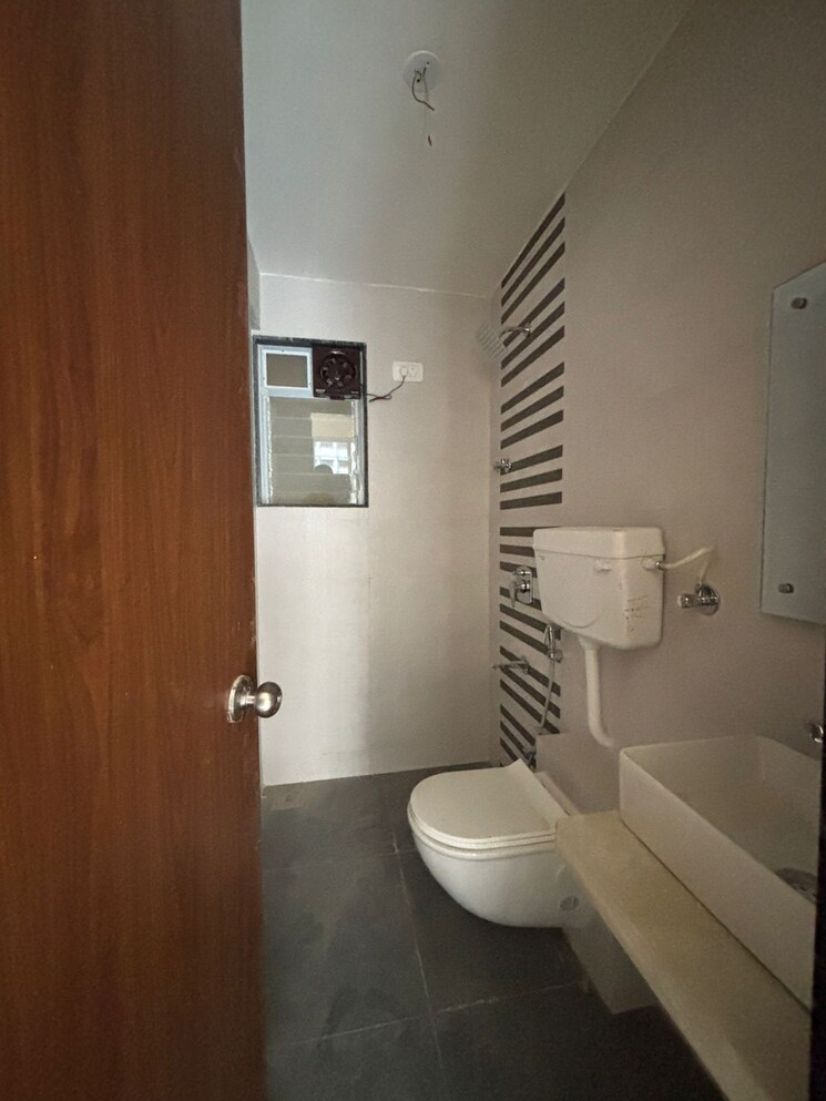 Bathroom, shyam-vatika 2 Bedroom 625 Sq.Ft. Apartment In Ashok Nagar Thane 9161321