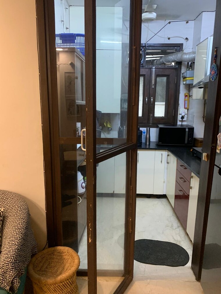 Kitchen, east of kailash 3 Bedroom 125 Sq.Yd. Builder Floor In East Of Kailash Delhi 9161328