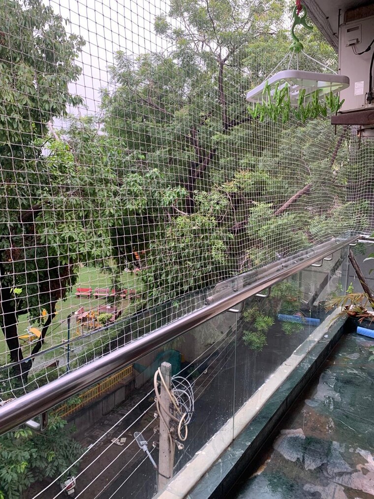 Balcony, east of kailash 3 Bedroom 125 Sq.Yd. Builder Floor In East Of Kailash Delhi 9161328