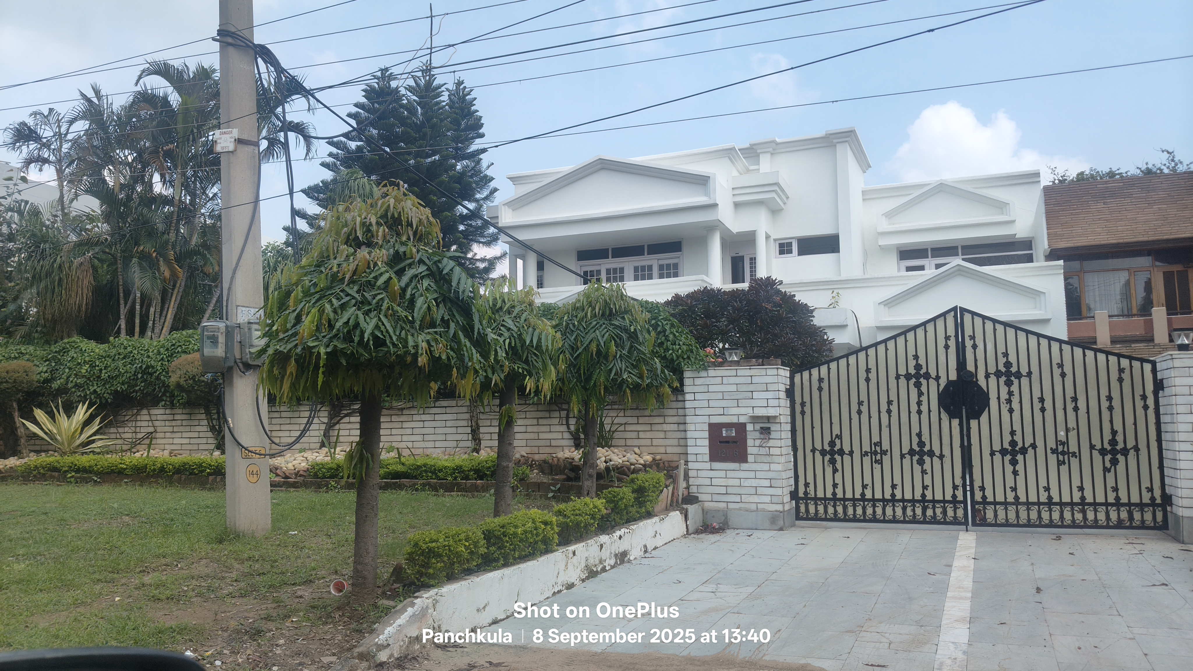 3.5 BHK + Study Room Villa For Sale in D R Estate 