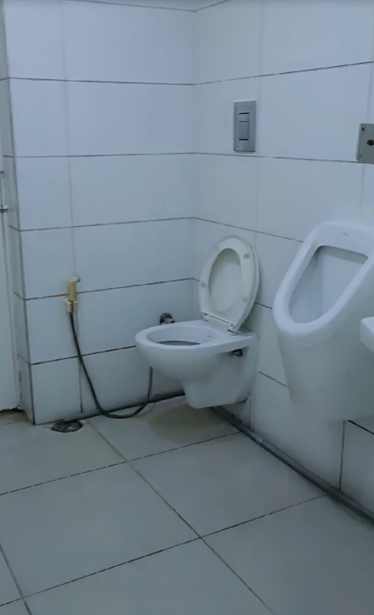 Bathroom, salt lake sector v Commercial Office Space 983 Sq.Ft. In Salt Lake Sector V Kolkata 9161404